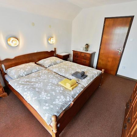 Holiday Home Davca ツェルクノ エクステリア 写真