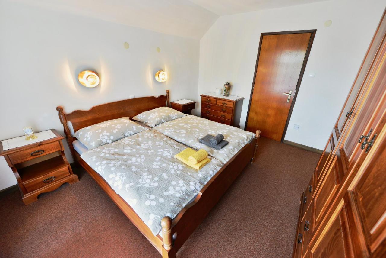Holiday Home Davca ツェルクノ エクステリア 写真